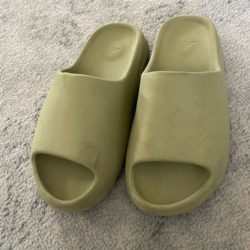 Yeezy Slide Resin 2022
